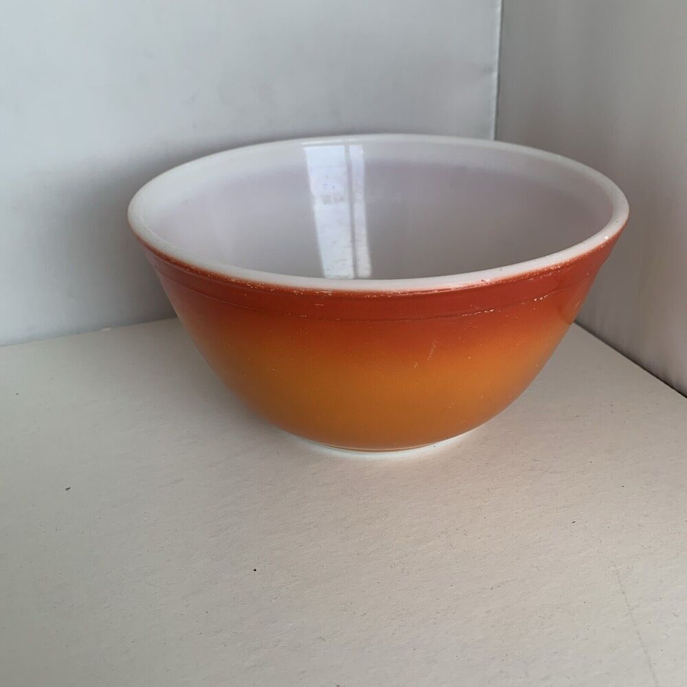 Vintage Pyrex FlameGlo Orange Red Ombre Nesting Mixing Bowl #402, 1 1/2 Qt - Picture 2 of 3